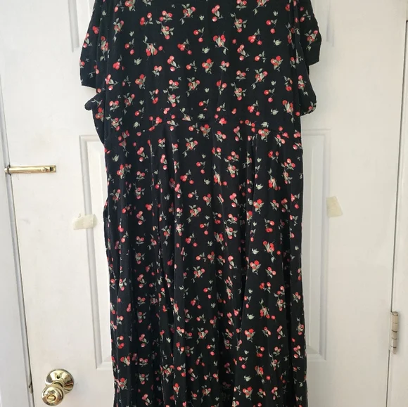 Torrid Black and Cherry Flutter Sleeve Midi Sundress 4x - Picture 6 of 6